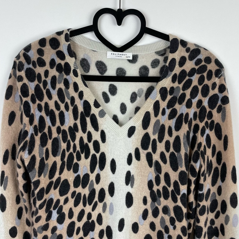 Equipment Femme Tan Black Cashmere Animal Print Long Sleeve Sweater Size XS - Picture 2 of 9